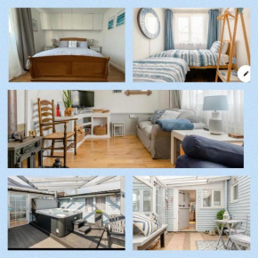 Dog friendly cottage 2 mins to beach with hot tub and Zappi EV